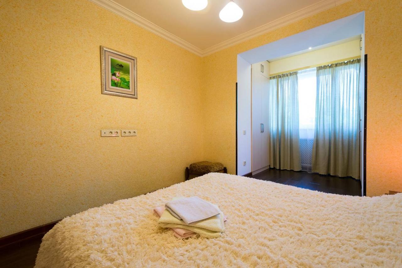 Nadezhda Apartments In Touristic Area, On The Dostyk Avenue 89 Almati Kültér fotó