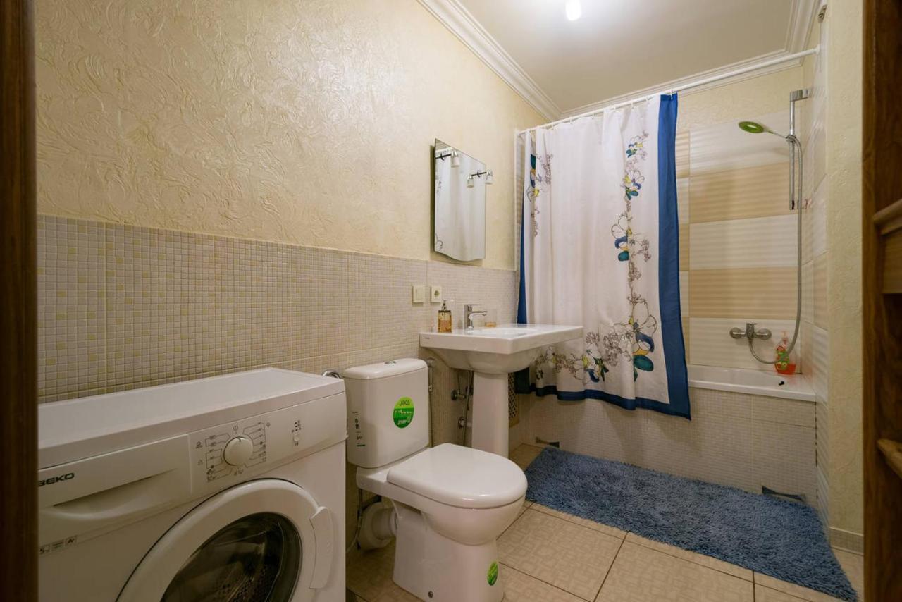 Nadezhda Apartments In Touristic Area, On The Dostyk Avenue 89 Almati Kültér fotó
