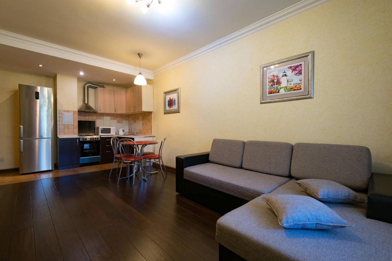 Nadezhda Apartments In Touristic Area, On The Dostyk Avenue 89 Almati Kültér fotó