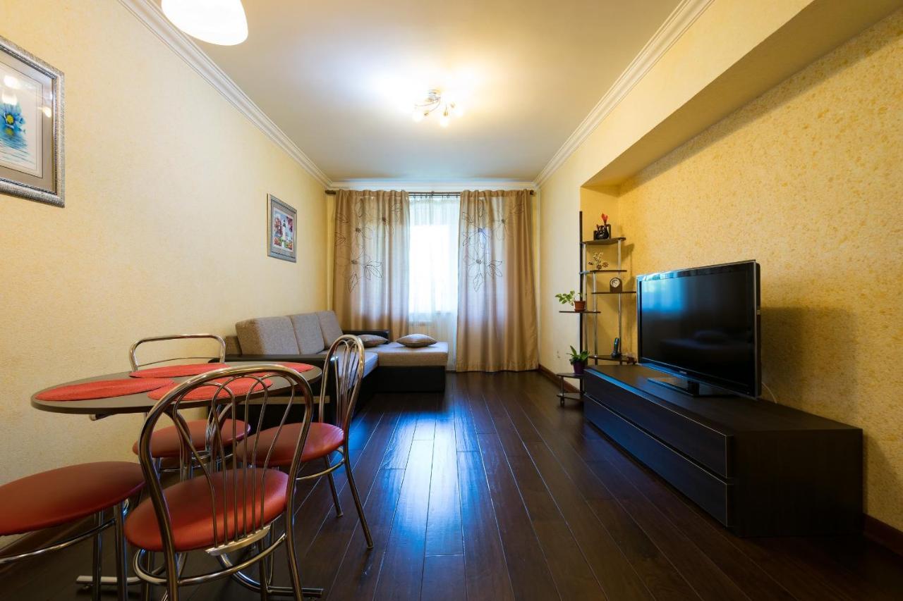 Nadezhda Apartments In Touristic Area, On The Dostyk Avenue 89 Almati Kültér fotó
