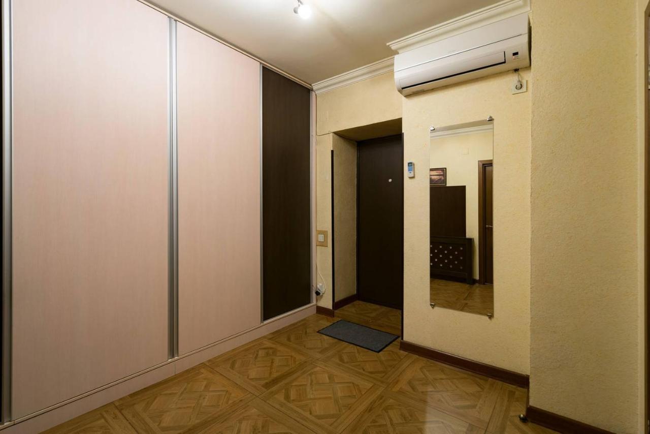 Nadezhda Apartments In Touristic Area, On The Dostyk Avenue 89 Almati Kültér fotó