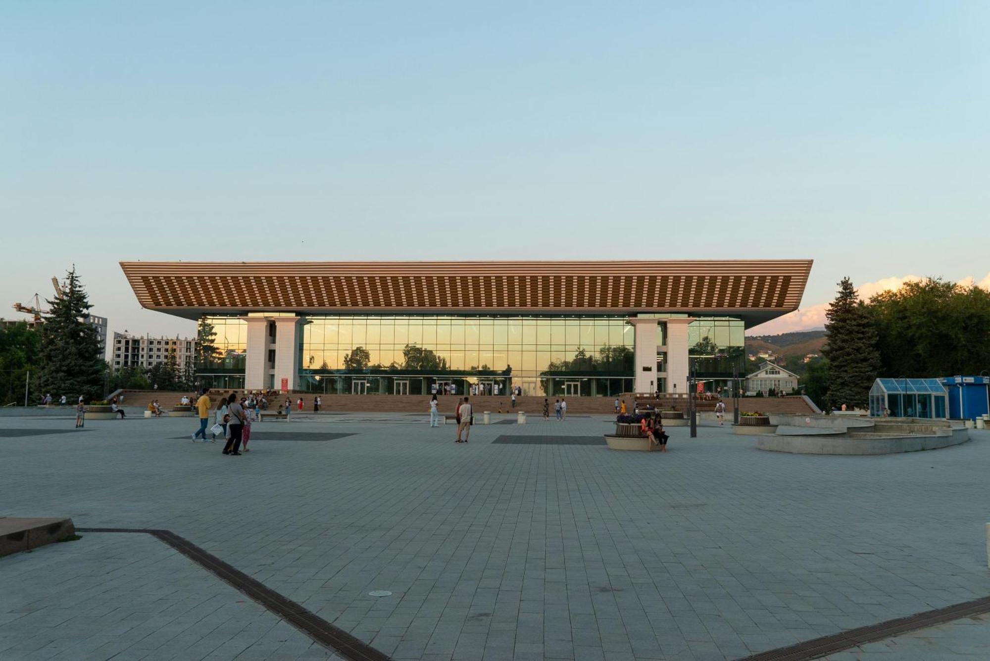 Nadezhda Apartments In Touristic Area, On The Dostyk Avenue 89 Almati Kültér fotó