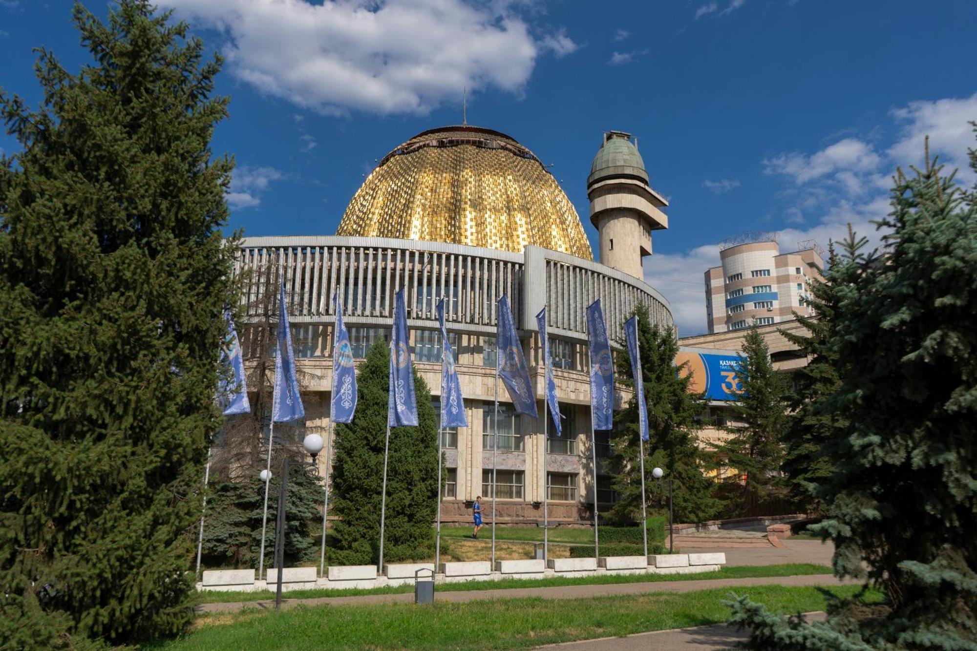 Nadezhda Apartments In Touristic Area, On The Dostyk Avenue 89 Almati Kültér fotó