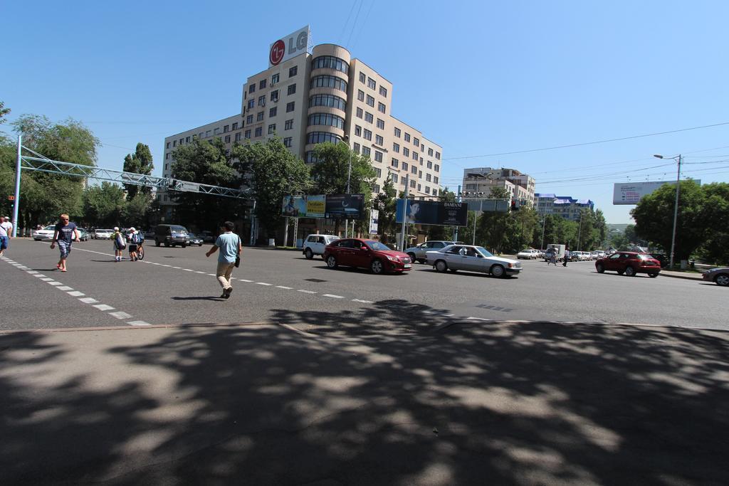 Nadezhda Apartments In Touristic Area, On The Dostyk Avenue 89 Almati Kültér fotó