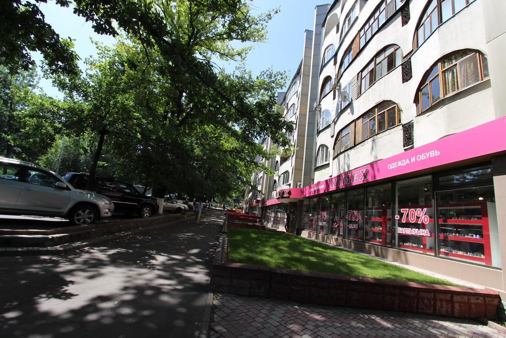 Nadezhda Apartments In Touristic Area, On The Dostyk Avenue 89 Almati Kültér fotó