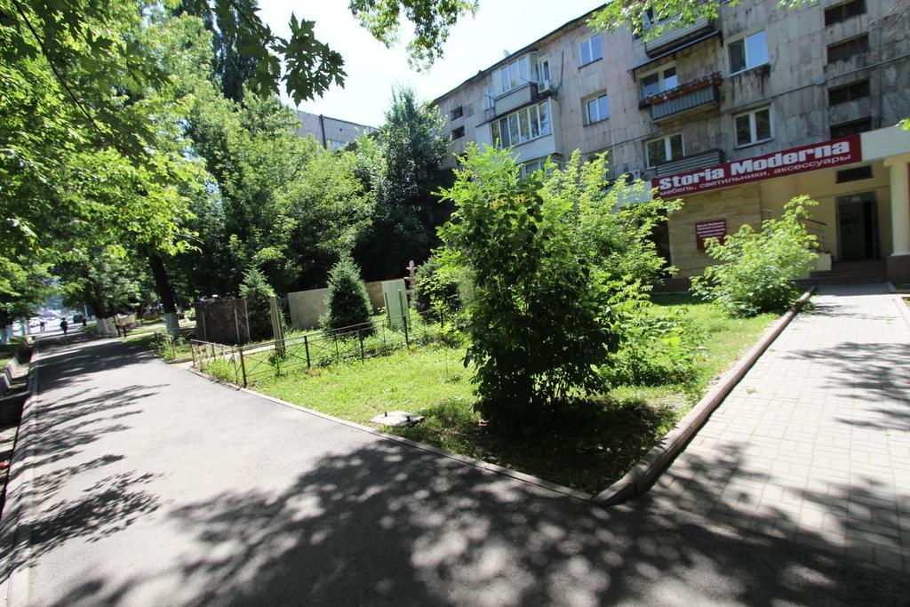 Nadezhda Apartments In Touristic Area, On The Dostyk Avenue 89 Almati Kültér fotó